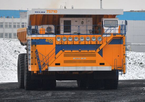 Production of large dump trucks at BelAZ Plant