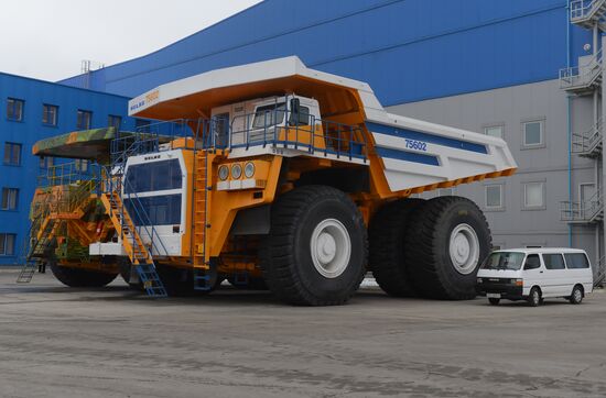 Production of large dump trucks at BelAZ Plant