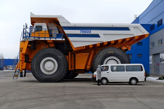Production of large dump trucks at BelAZ Plant
