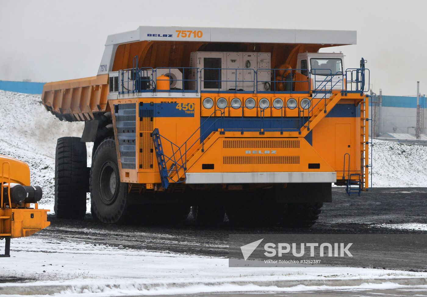 Production of large dump trucks at BelAZ Plant