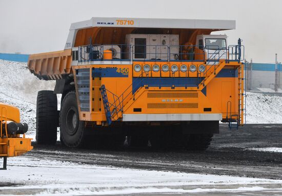 Production of large dump trucks at BelAZ Plant