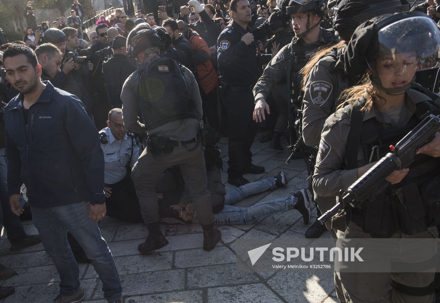 Protesters and law enforcement officers during clashes in Jerusalem. Location: Israel, Jerusalem. Author: Valery Melnikov/Sputnik. Jerusalem sitrep