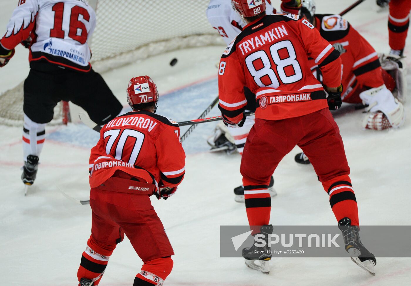 Ice hockey. Kontinental Hockey League. Avtomobilist vs. Avangard