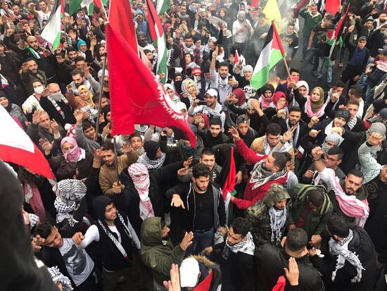 Rally outside US Embassy in Lebanon against Trump's decision on Jerusalem
