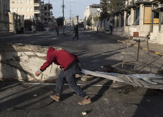 Situation at border between Israel and Palestine