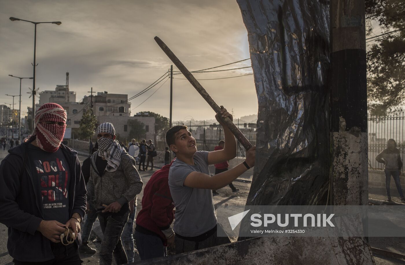 Situation at border between Israel and Palestine