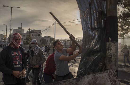 Situation at border between Israel and Palestine