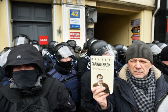 Action in support of Mikheil Saakashvili at court building in Kiev