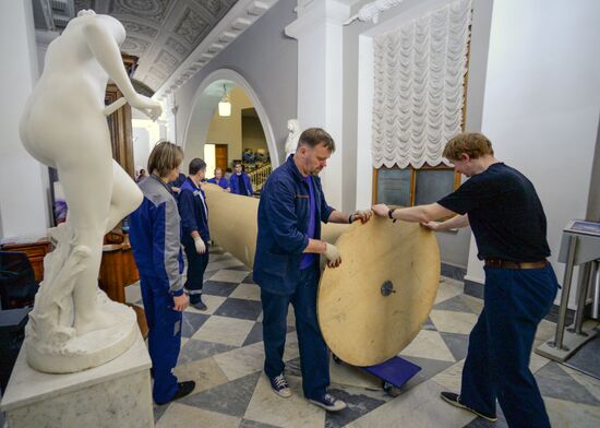 Dismantling and replacement of Frina at Poseidon's Festival painting at Russian Museum