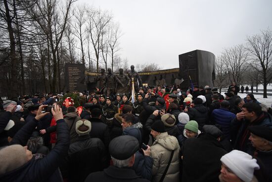 Monument to Chernobyl nuclear disaster relief workers unveiled