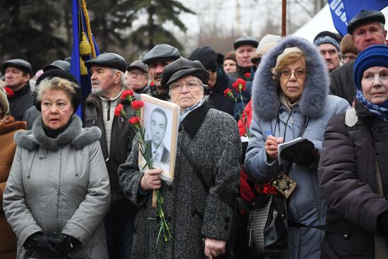 Monument to Chernobyl nuclear disaster relief workers unveiled