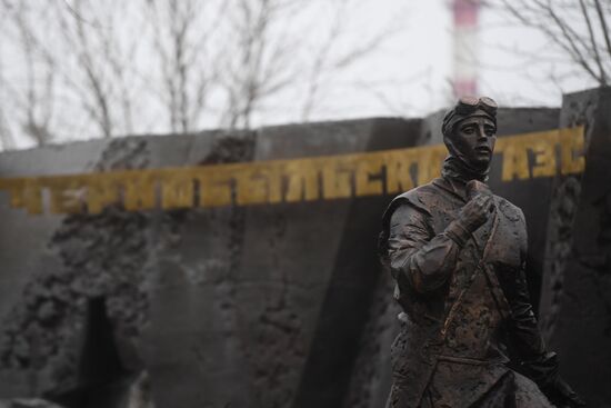 Monument to Chernobyl nuclear disaster relief workers unveiled