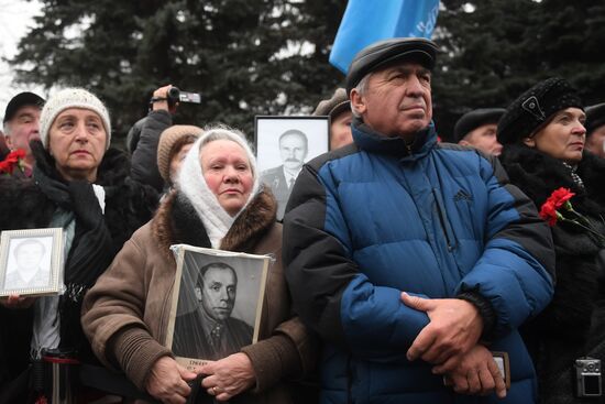Monument to Chernobyl nuclear disaster relief workers unveiled