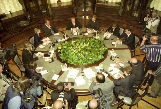 Vladimir Putin meets with US media in Russia