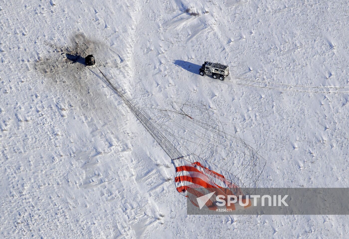 Soyuz MS-05 manned spacecraft landing