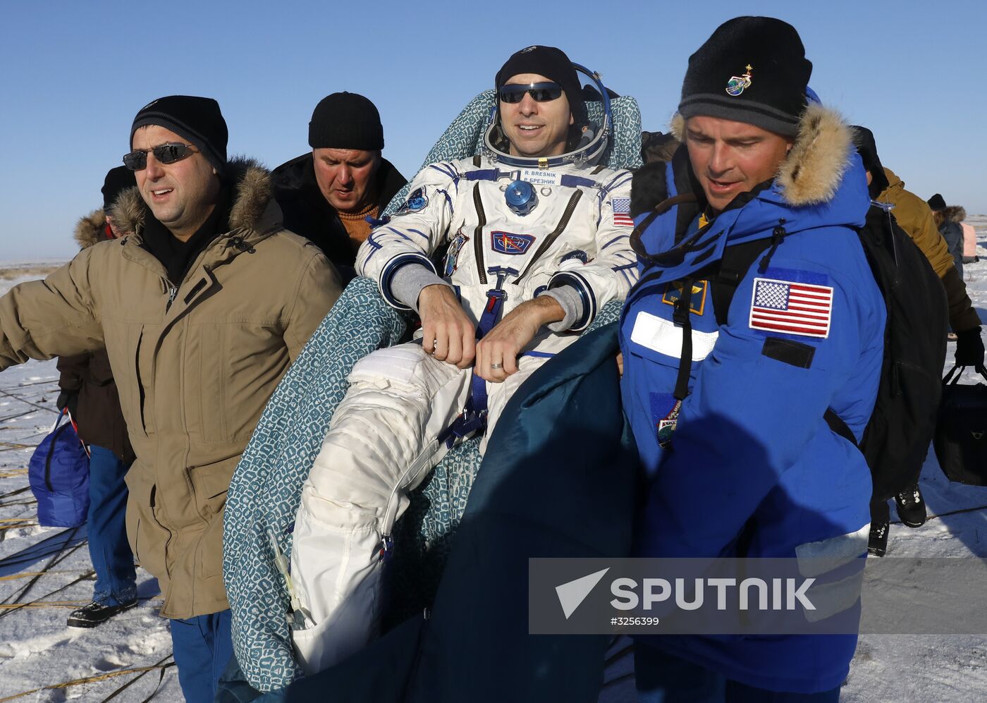 Soyuz MS-05 manned spacecraft landing