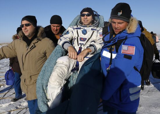 Soyuz MS-05 manned spacecraft landing