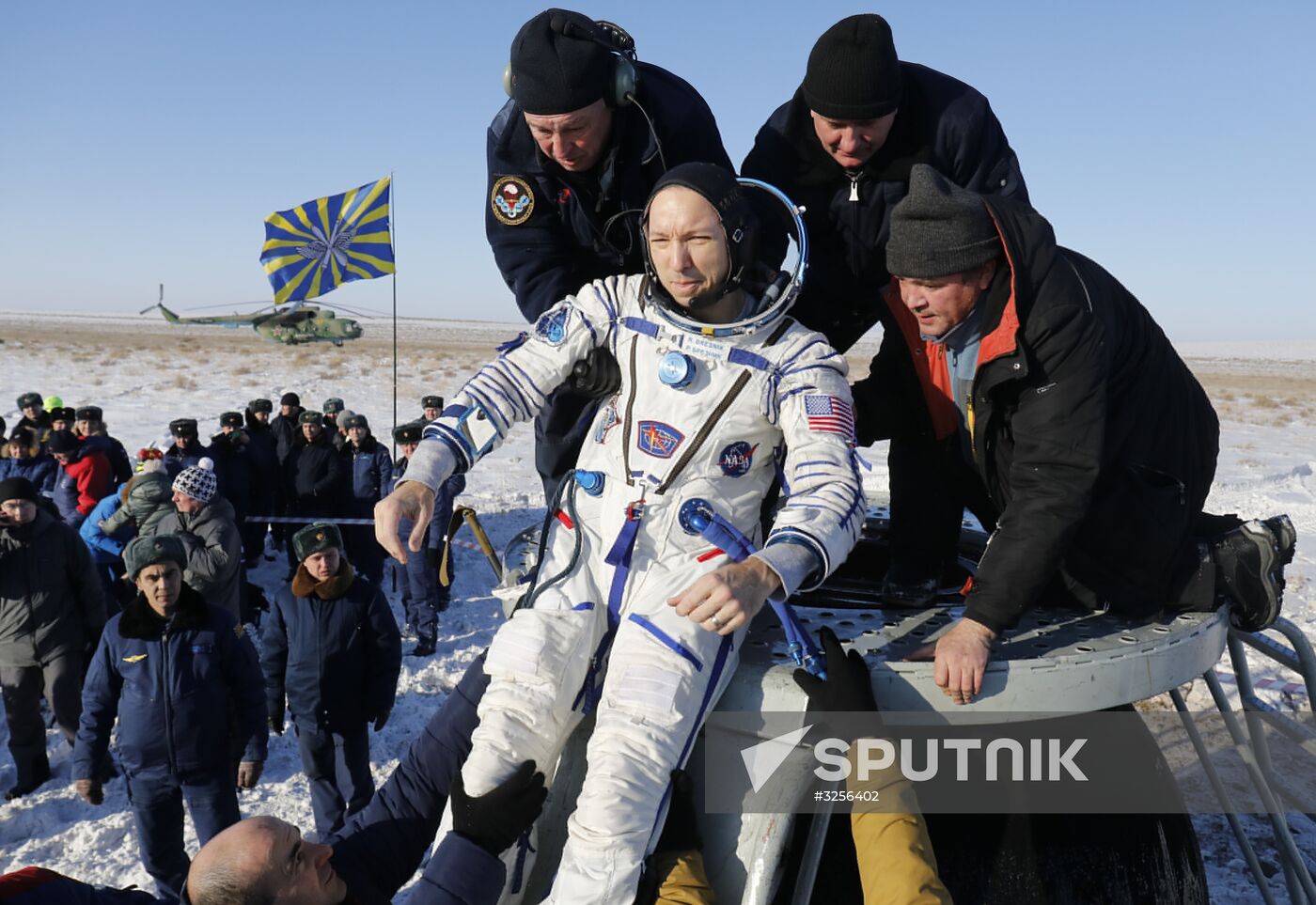 Soyuz MS-05 manned spacecraft landing