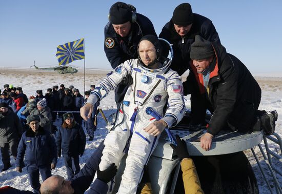 Soyuz MS-05 manned spacecraft landing