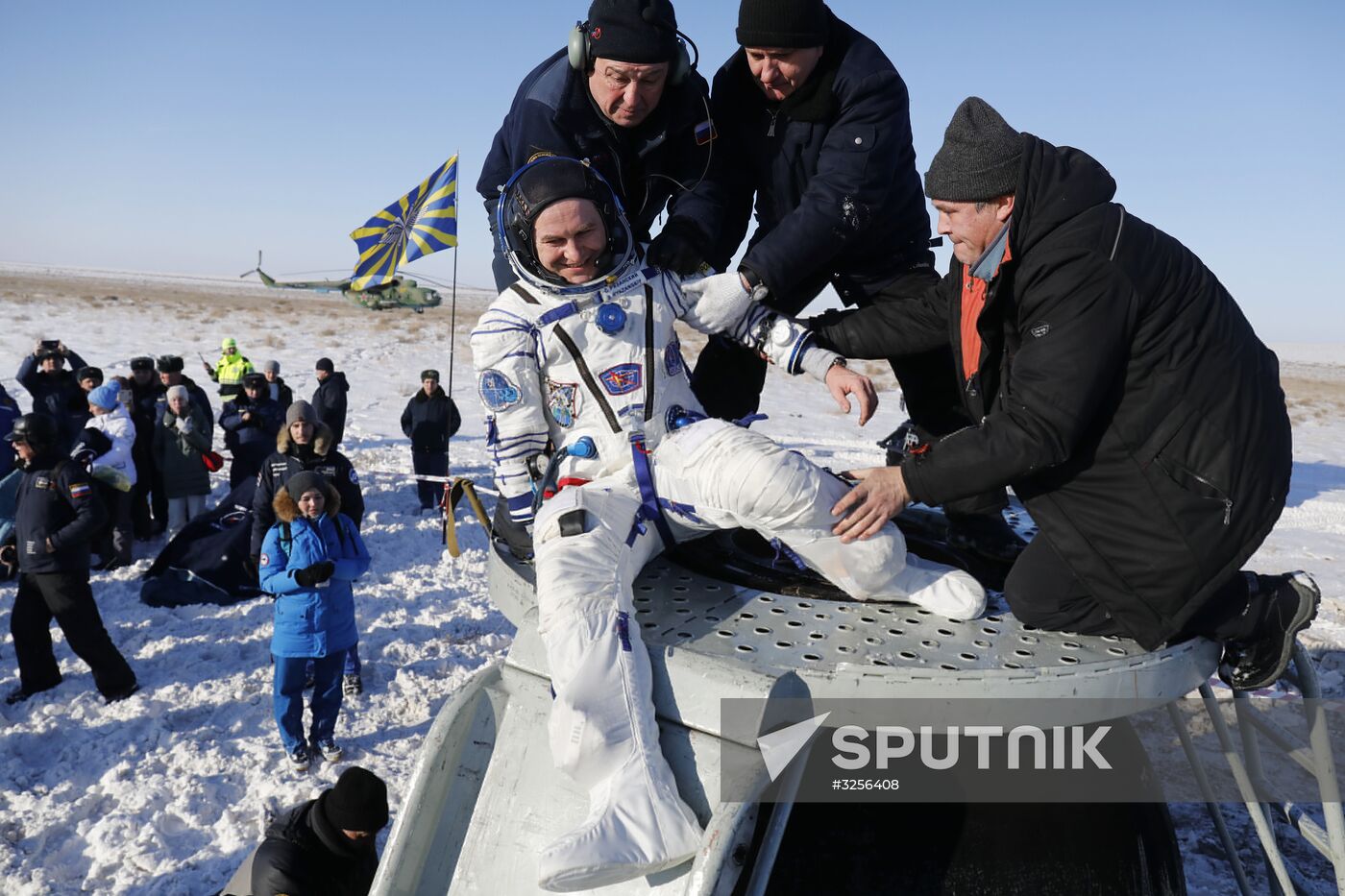 Soyuz MS-05 manned spacecraft landing