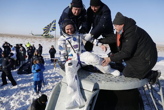 Soyuz MS-05 manned spacecraft landing