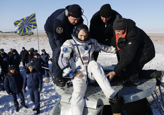 Soyuz MS-05 manned spacecraft landing