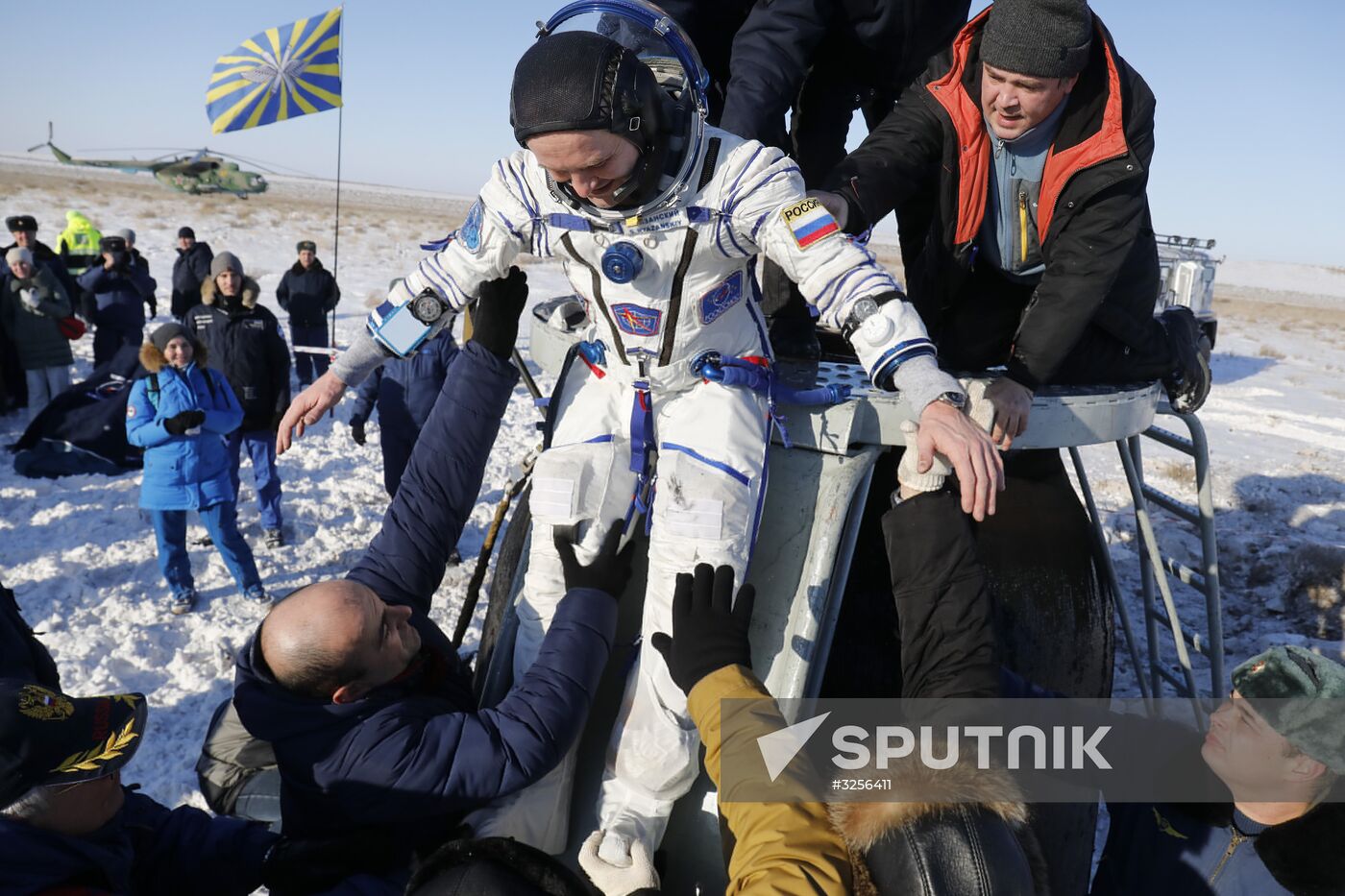 Soyuz MS-05 manned spacecraft landing