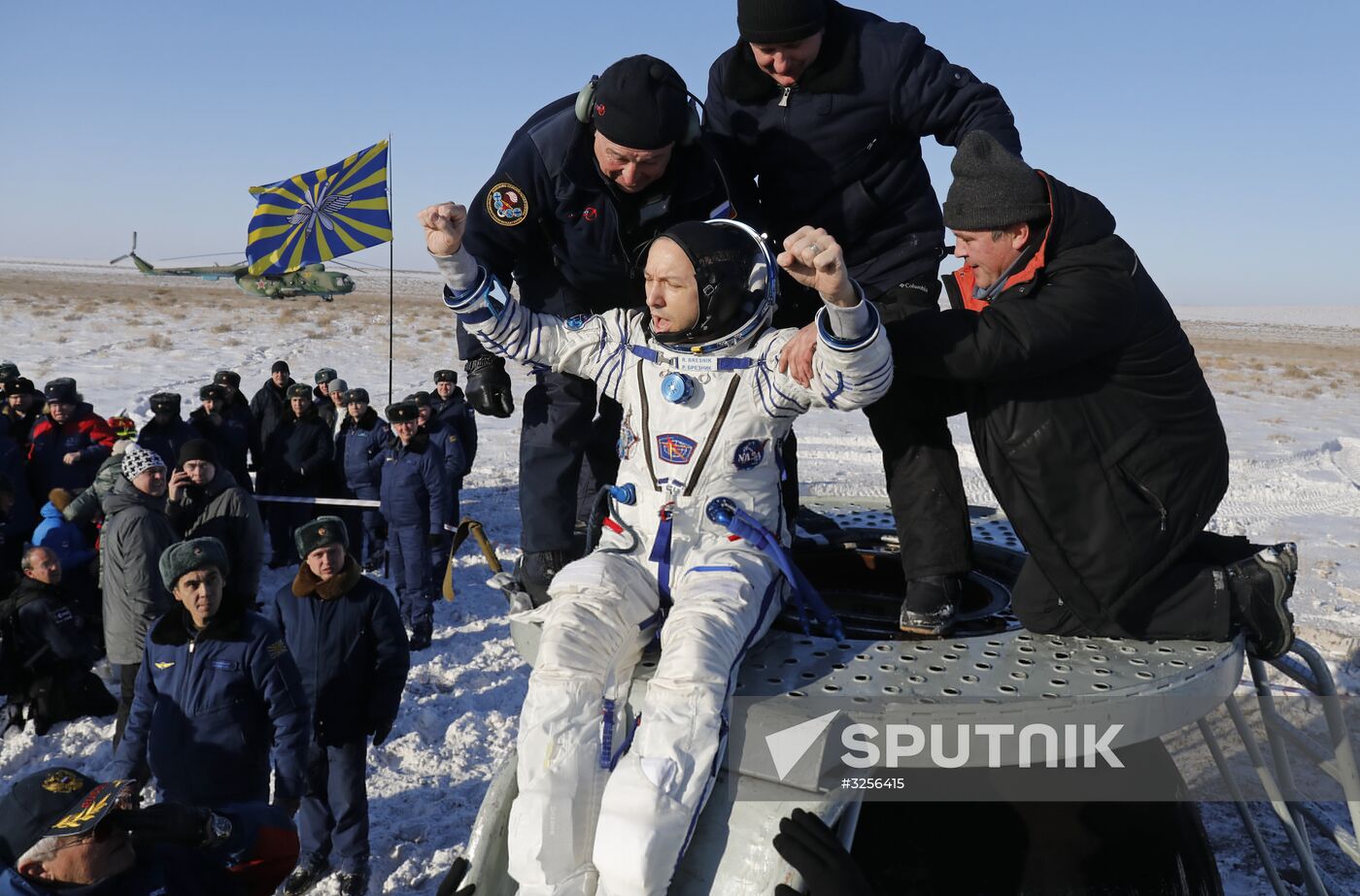 Soyuz MS-05 manned spacecraft landing