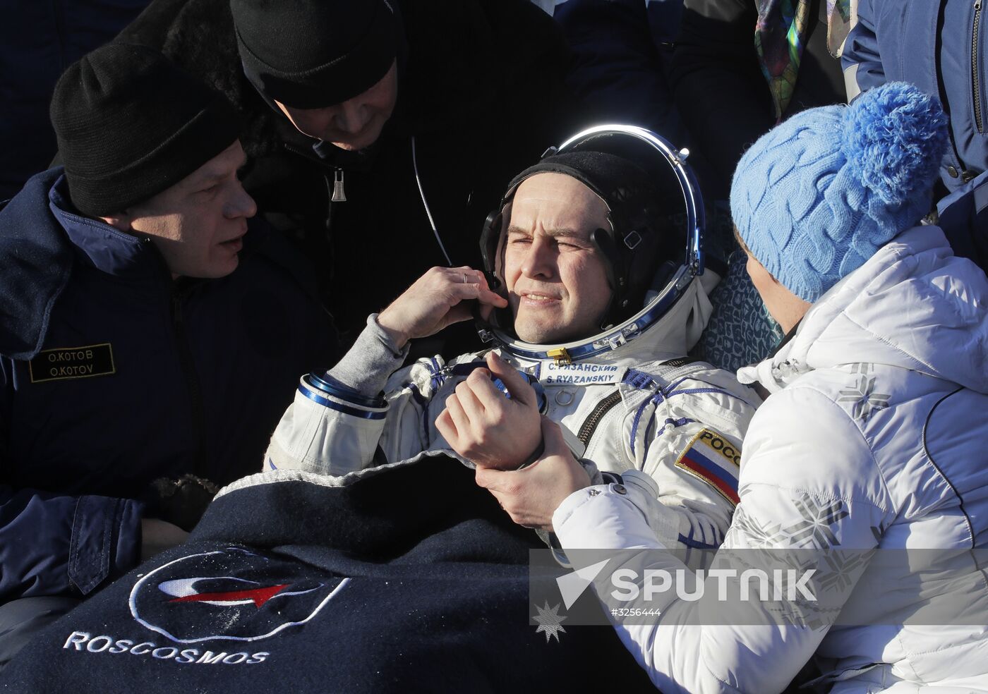 Soyuz MS-05 manned spacecraft landing