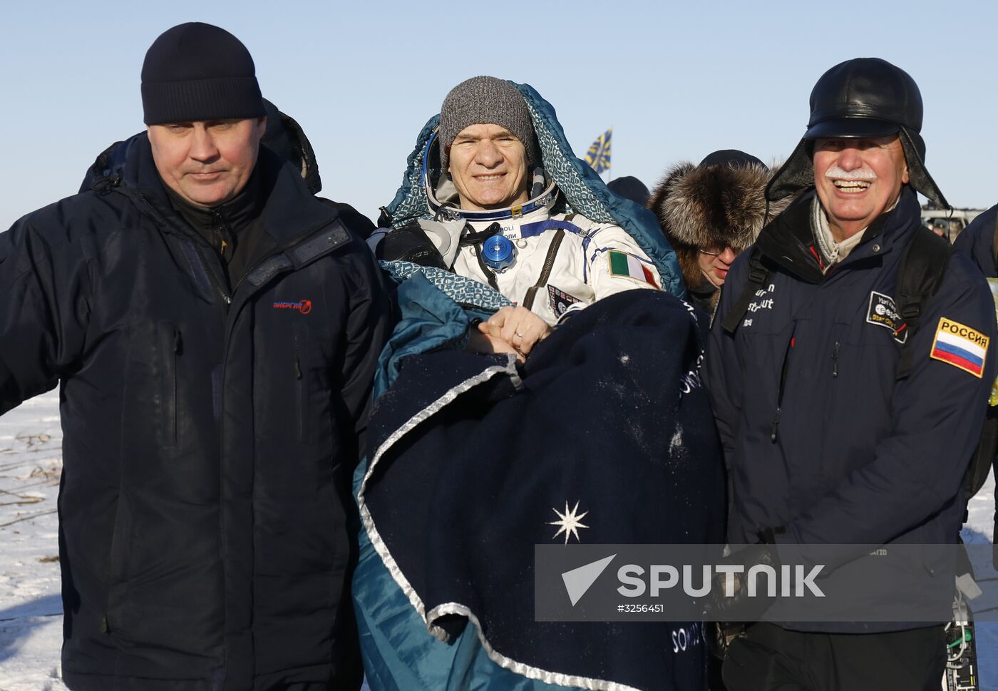 Soyuz MS-05 manned spacecraft landing