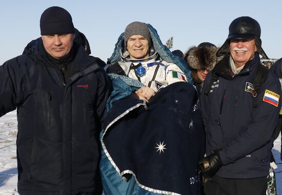 Soyuz MS-05 manned spacecraft landing