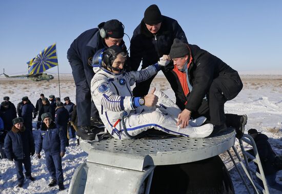 Soyuz MS-05 manned spacecraft landing