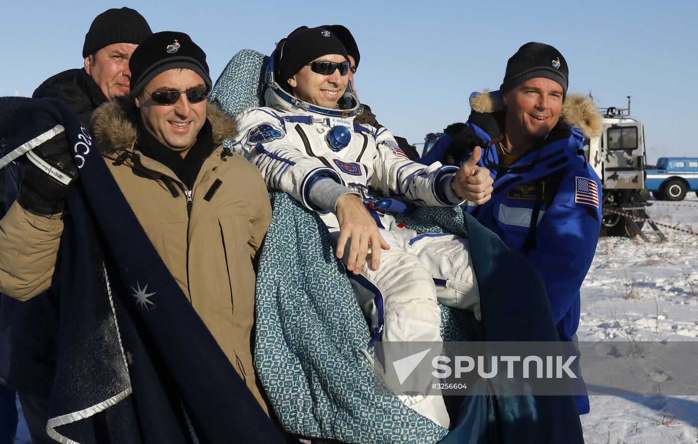 Soyuz MS-05 manned spacecraft landing