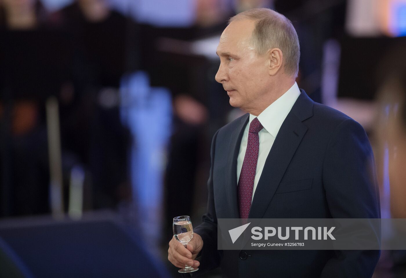 President Putin takes part in gala reception in honor of Heroes of Fatherland Day