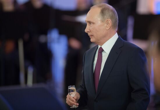 President Putin takes part in gala reception in honor of Heroes of Fatherland Day