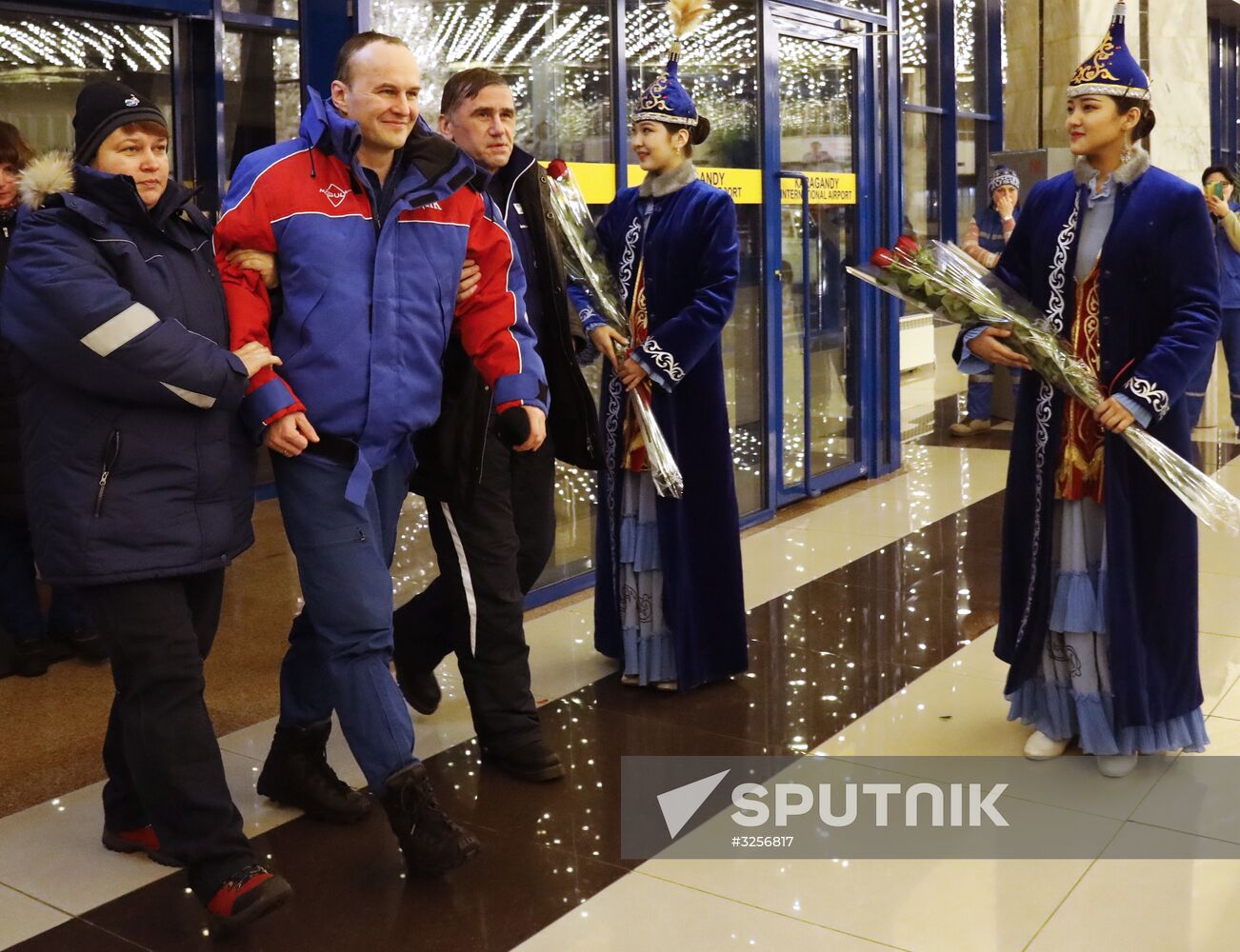 Soyuz MS-05 manned spacecraft landing