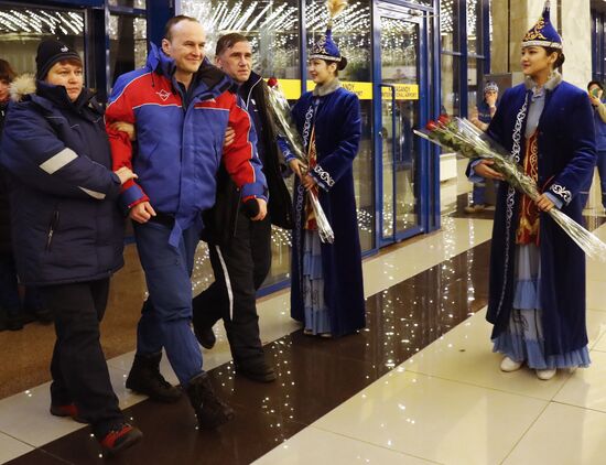Soyuz MS-05 manned spacecraft landing