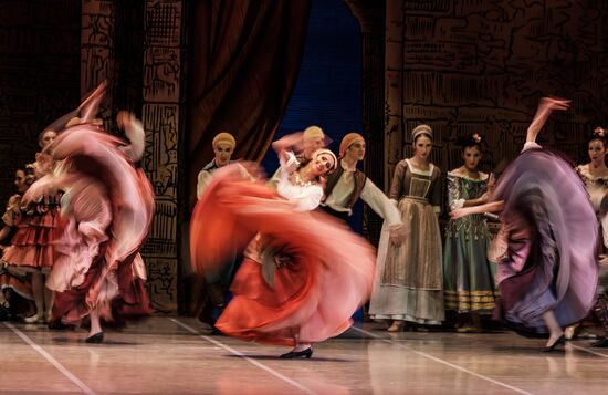 'Don Quixote' ballet premieres in St. Petersburg