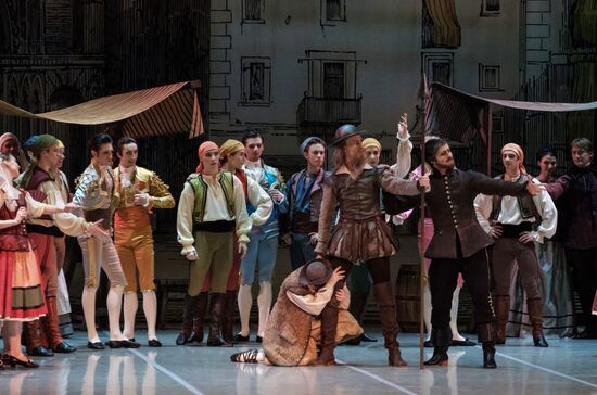 'Don Quixote' ballet premieres in St. Petersburg