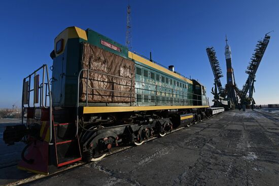 Transportration of Soyuz-FG carrier rocket with Soyuz MS-07 spacecraft to launch pad