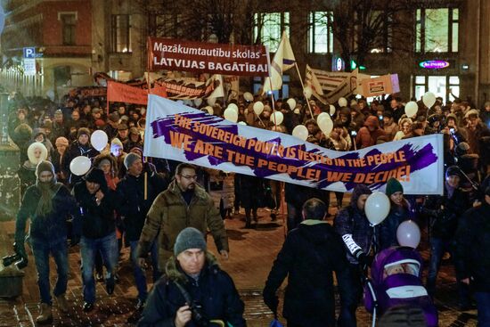 Rally in support of Russian schools in Riga