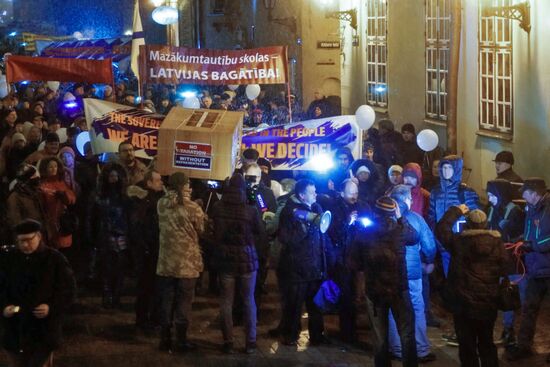 Rally in support of Russian schools in Riga