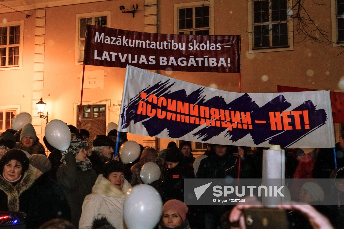 Rally in support of Russian schools in Riga