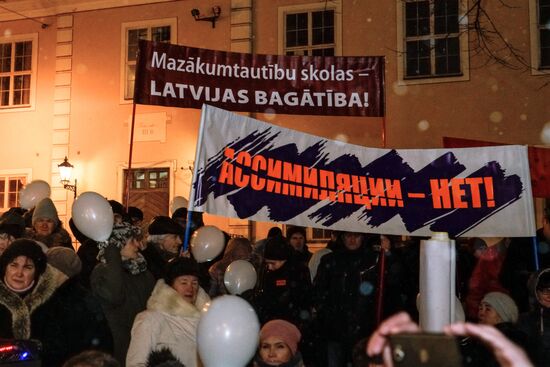 Rally in support of Russian schools in Riga