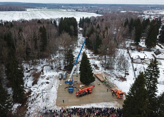 Cutting of Russia's main Christmas Tree