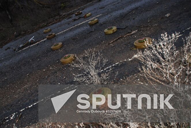 Mines by the contact line with Ukrainian forces by Shirokino village, Donetsk region. Location: Ukraine, Donetsk region. Author: Gennady Dubovoy/Sputnik. Donetsk People's Republic contact line sitrep