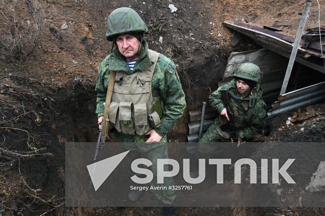 Servicemen of the Donetsk People's Republic army are seen here at the contact line with Ukrainian forces near Spartak township, Donetsk region. Location: Ukraine, Donetsk region. Author: Sergey Averin/Sputnik. Donetsk People's Republic contact line sitrep