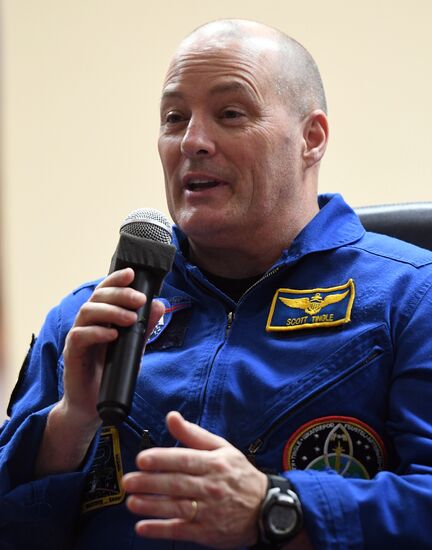 News conference with ISS 54/55 crew
