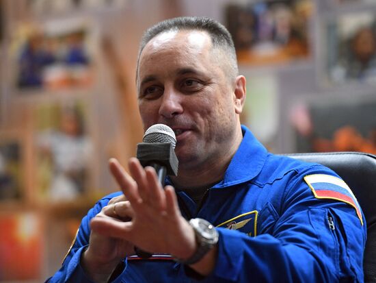News conference with ISS 54/55 crew