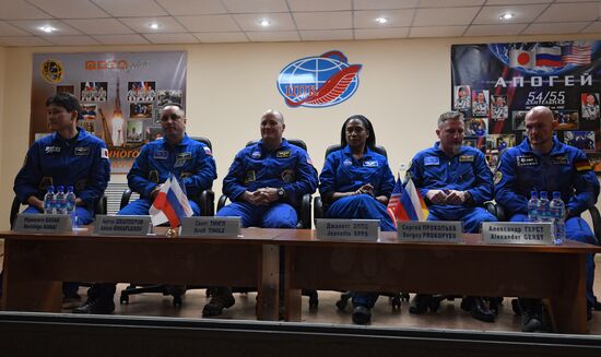 News conference with ISS 54/55 crew